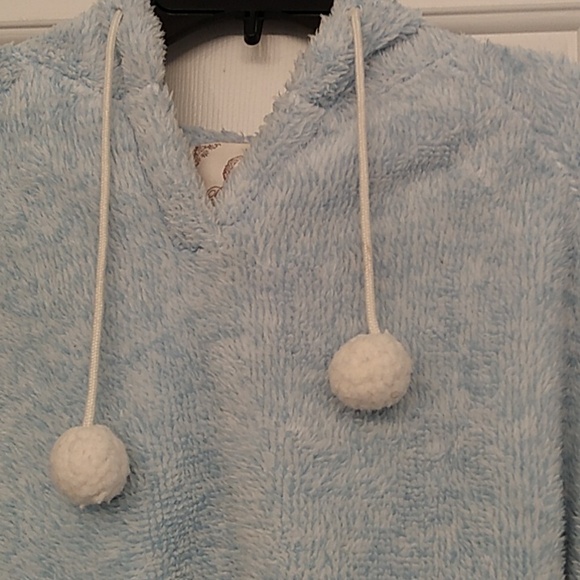 PJ Couture Soft Fuzzy Poncho Cape Bat Wing Hoodie - Picture 4 of 8